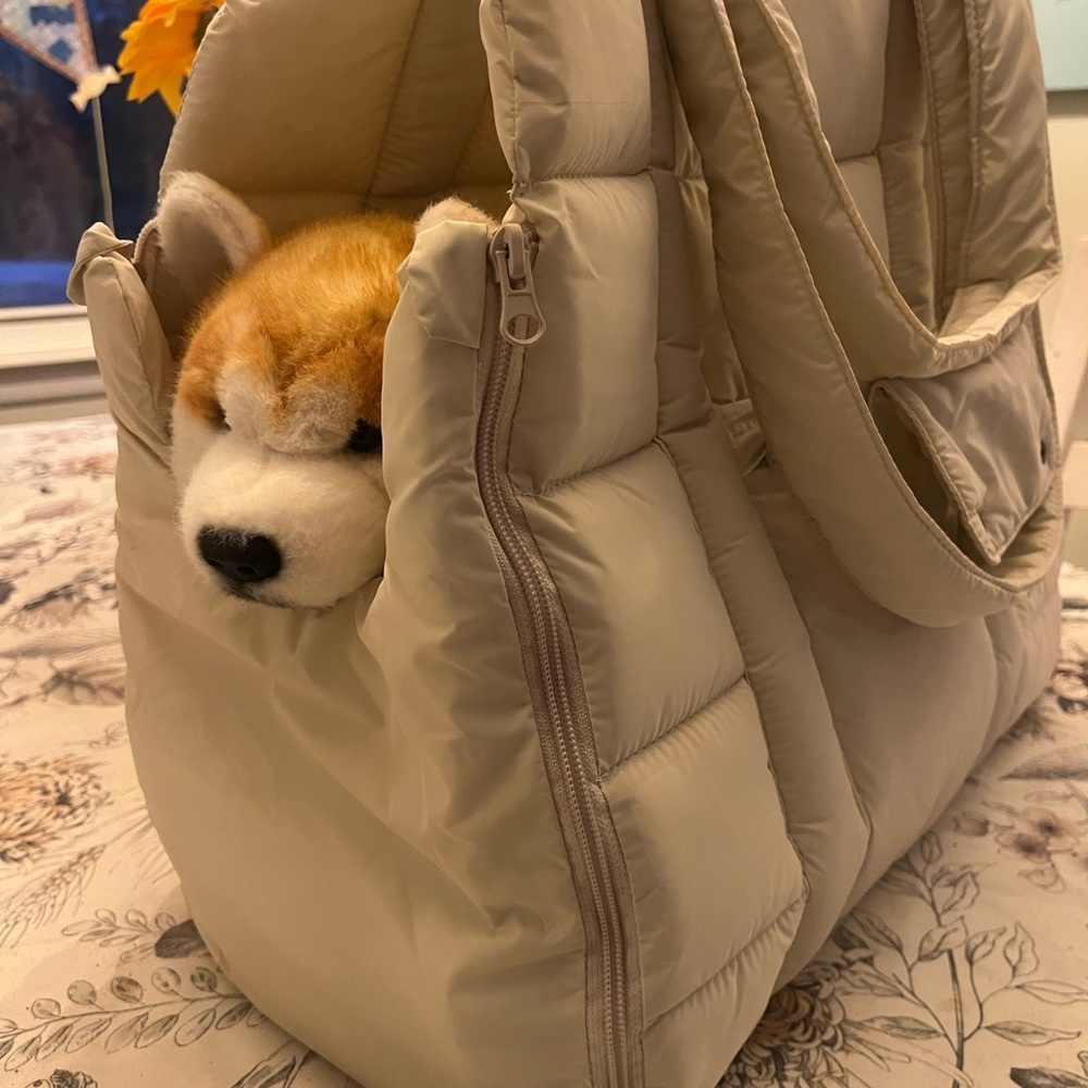 Kookaburra by Ugg Cozy Cream Dog Carrier NWOT